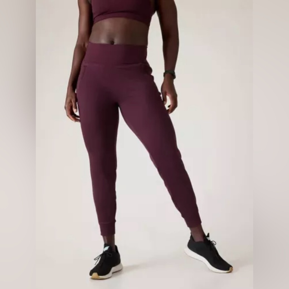 Athleta Unstoppable Jogger // Spiced Cabernet